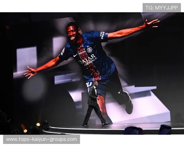 媒体解读登贝莱金球背后的感情故事，登贝莱过人集锦